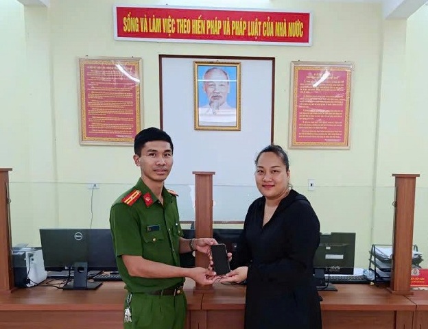 Công an xã Thái Tân: Xác minh, bàn giao tài sản thất lạc cho người đánh mất